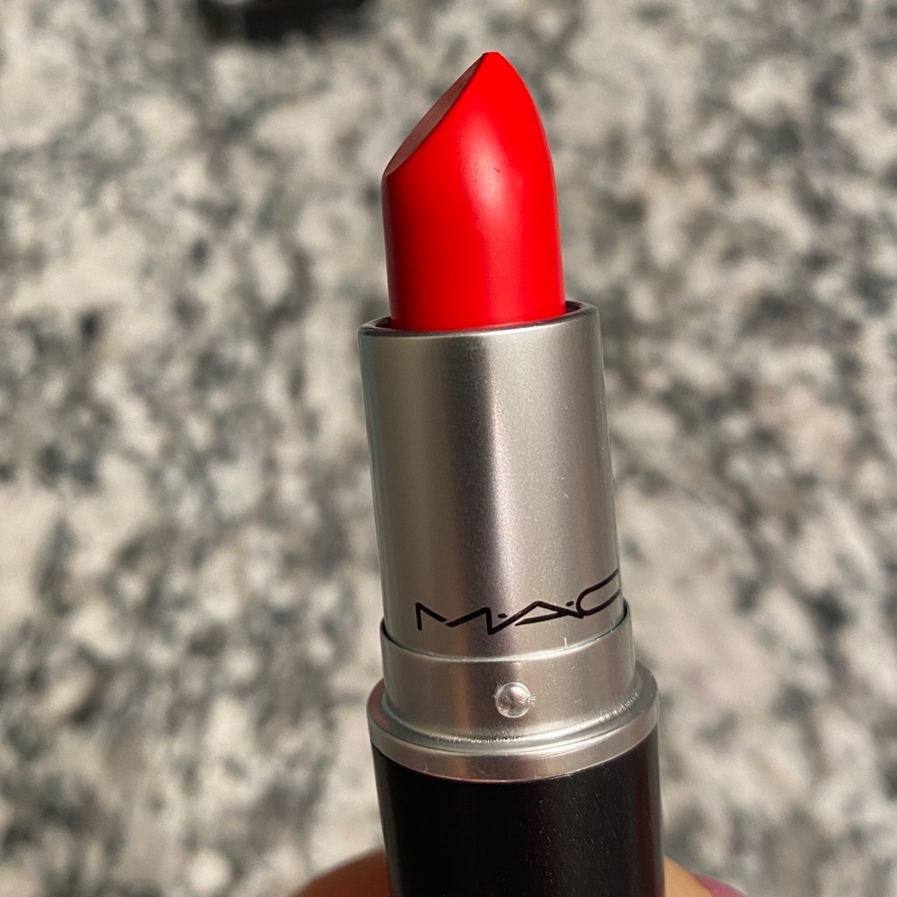MAC Matte Lipstick in Mangrove #639 Red Brand NEW